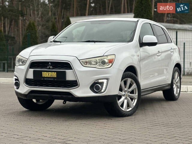 Белый Мицубиси Outlander Sport, объемом двигателя 2 л и пробегом 257 тыс. км за 10800 $, фото 1 на Automoto.ua