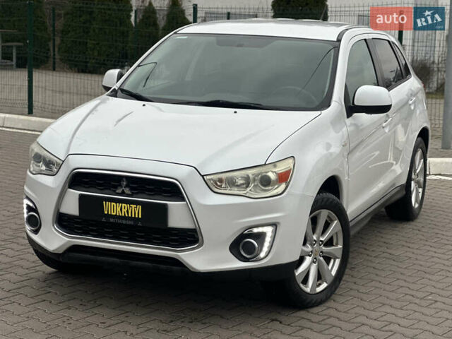 Белый Мицубиси Outlander Sport, объемом двигателя 2 л и пробегом 257 тыс. км за 10800 $, фото 3 на Automoto.ua