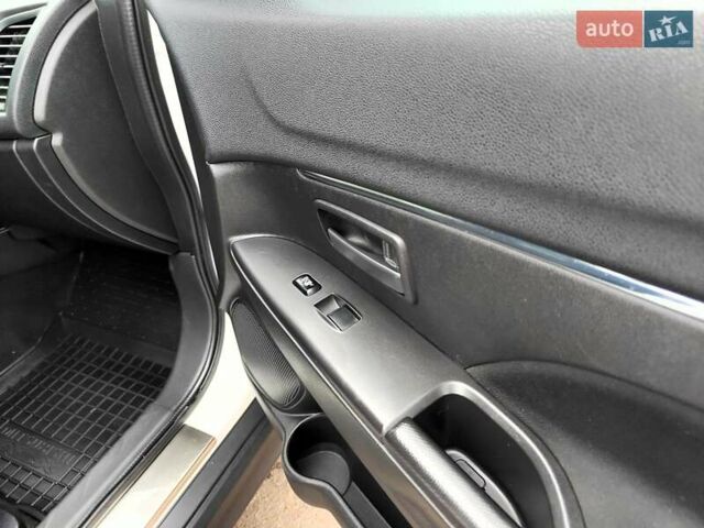 Белый Мицубиси Outlander Sport, объемом двигателя 2.4 л и пробегом 207 тыс. км за 9990 $, фото 43 на Automoto.ua