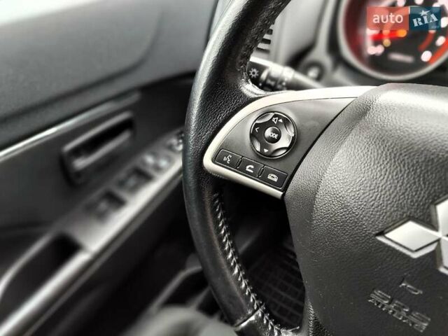 Белый Мицубиси Outlander Sport, объемом двигателя 2.4 л и пробегом 207 тыс. км за 9990 $, фото 39 на Automoto.ua