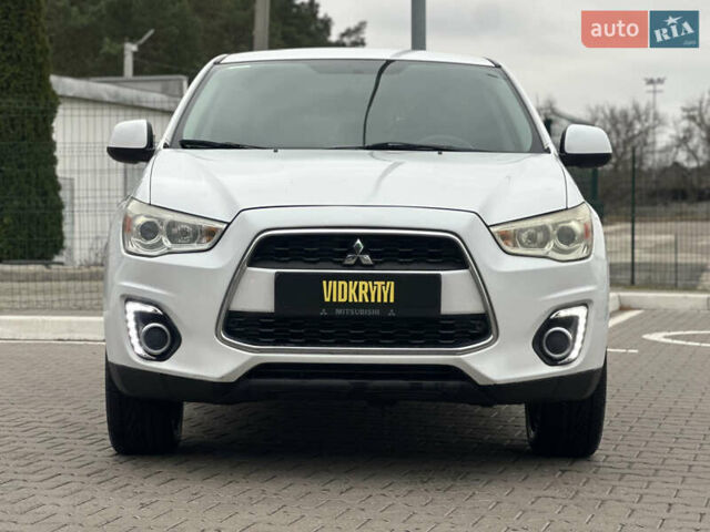 Белый Мицубиси Outlander Sport, объемом двигателя 2 л и пробегом 257 тыс. км за 10800 $, фото 2 на Automoto.ua