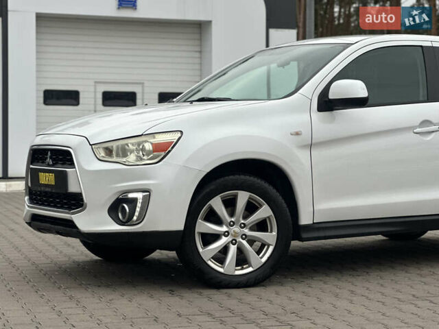 Белый Мицубиси Outlander Sport, объемом двигателя 2 л и пробегом 257 тыс. км за 10800 $, фото 5 на Automoto.ua