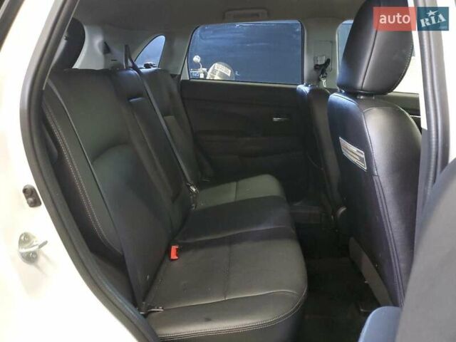 Белый Мицубиси Outlander Sport, объемом двигателя 2.4 л и пробегом 186 тыс. км за 1600 $, фото 9 на Automoto.ua