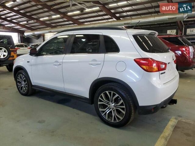 Белый Мицубиси Outlander Sport, объемом двигателя 2.4 л и пробегом 186 тыс. км за 1600 $, фото 1 на Automoto.ua