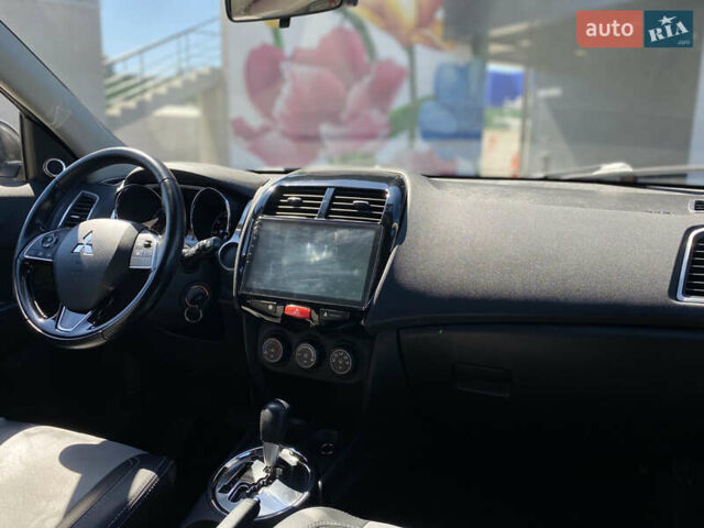 Білий Міцубісі Outlander Sport, об'ємом двигуна 2 л та пробігом 111 тис. км за 12990 $, фото 11 на Automoto.ua