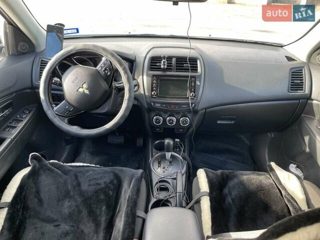 Белый Мицубиси Outlander Sport, объемом двигателя 2.4 л и пробегом 270 тыс. км за 14399 $, фото 17 на Automoto.ua