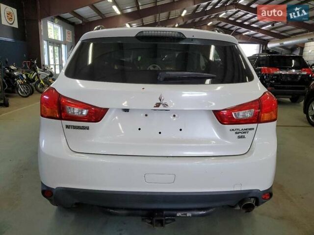 Белый Мицубиси Outlander Sport, объемом двигателя 2.4 л и пробегом 186 тыс. км за 1600 $, фото 5 на Automoto.ua