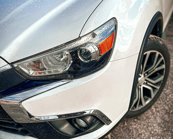 Белый Мицубиси Outlander Sport, объемом двигателя 2.4 л и пробегом 270 тыс. км за 14399 $, фото 3 на Automoto.ua