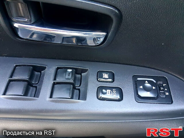 Білий Міцубісі Outlander Sport, об'ємом двигуна 2 л та пробігом 180 тис. км за 12000 $, фото 4 на Automoto.ua