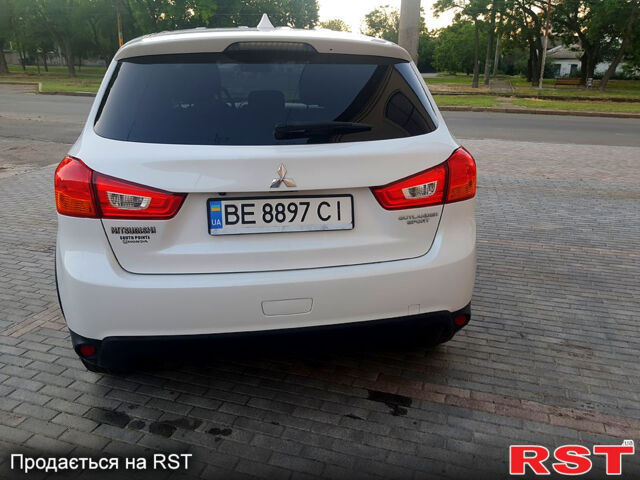Білий Міцубісі Outlander Sport, об'ємом двигуна 2 л та пробігом 180 тис. км за 12000 $, фото 1 на Automoto.ua