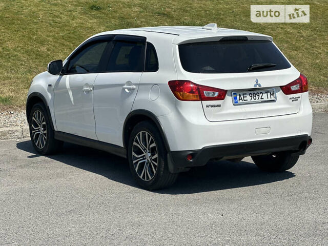 Білий Міцубісі Outlander Sport, об'ємом двигуна 2 л та пробігом 174 тис. км за 14000 $, фото 5 на Automoto.ua