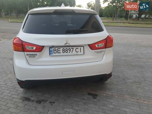 Белый Мицубиси Outlander Sport, объемом двигателя 2 л и пробегом 206 тыс. км за 9000 $, фото 1 на Automoto.ua