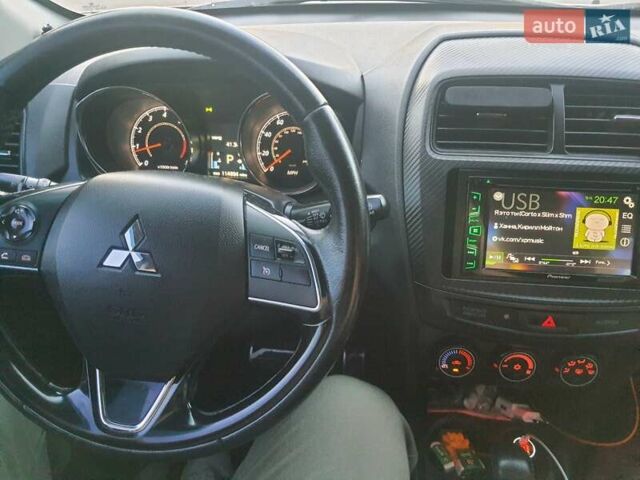 Белый Мицубиси Outlander Sport, объемом двигателя 2 л и пробегом 206 тыс. км за 9000 $, фото 9 на Automoto.ua
