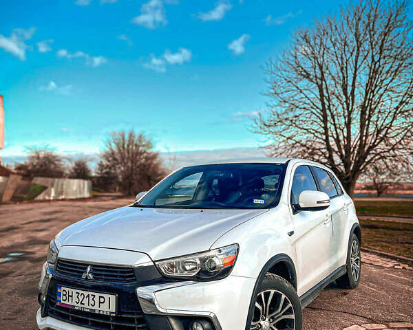 Белый Мицубиси Outlander Sport, объемом двигателя 2.4 л и пробегом 270 тыс. км за 14399 $, фото 1 на Automoto.ua