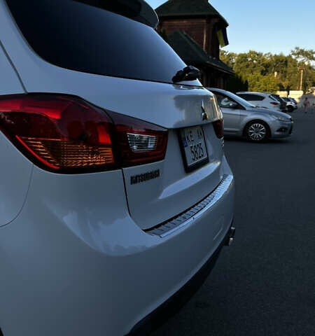 Білий Міцубісі Outlander Sport, об'ємом двигуна 2 л та пробігом 77 тис. км за 14000 $, фото 8 на Automoto.ua