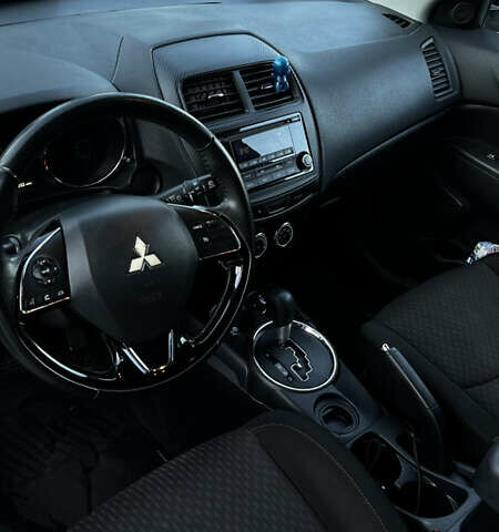 Білий Міцубісі Outlander Sport, об'ємом двигуна 2 л та пробігом 77 тис. км за 14000 $, фото 12 на Automoto.ua