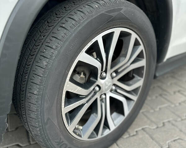 Белый Мицубиси Outlander Sport, объемом двигателя 2.36 л и пробегом 123 тыс. км за 10500 $, фото 15 на Automoto.ua