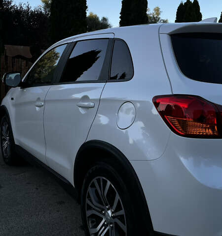 Білий Міцубісі Outlander Sport, об'ємом двигуна 2 л та пробігом 77 тис. км за 14000 $, фото 7 на Automoto.ua
