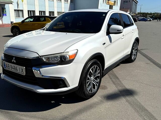 Белый Мицубиси Outlander Sport, объемом двигателя 2 л и пробегом 110 тыс. км за 12600 $, фото 2 на Automoto.ua