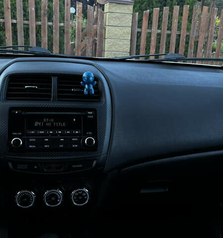 Білий Міцубісі Outlander Sport, об'ємом двигуна 2 л та пробігом 77 тис. км за 14000 $, фото 15 на Automoto.ua