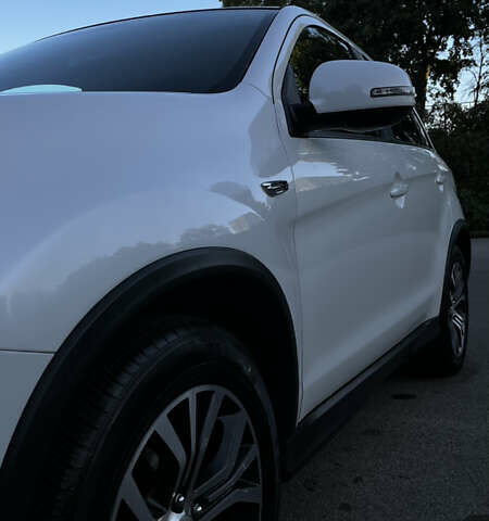 Білий Міцубісі Outlander Sport, об'ємом двигуна 2 л та пробігом 77 тис. км за 14000 $, фото 6 на Automoto.ua