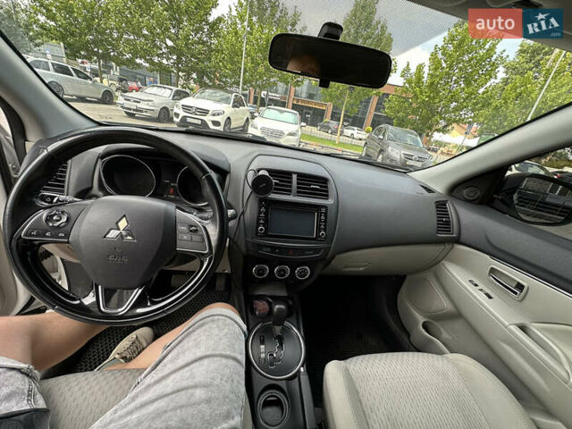 Белый Мицубиси Outlander Sport, объемом двигателя 2.36 л и пробегом 123 тыс. км за 10500 $, фото 11 на Automoto.ua