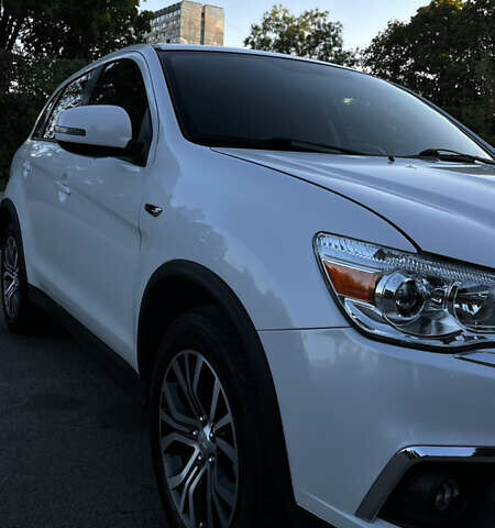 Білий Міцубісі Outlander Sport, об'ємом двигуна 2 л та пробігом 77 тис. км за 14000 $, фото 10 на Automoto.ua
