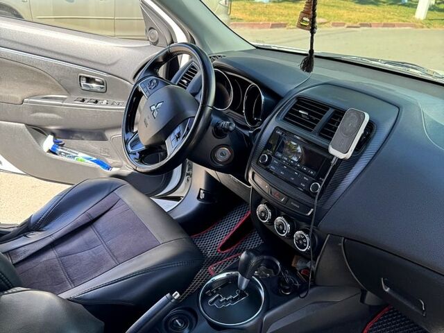 Белый Мицубиси Outlander Sport, объемом двигателя 2 л и пробегом 110 тыс. км за 12600 $, фото 7 на Automoto.ua
