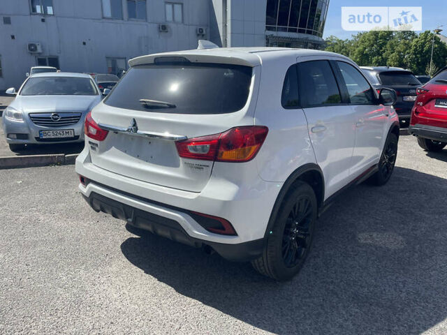 Белый Мицубиси Outlander Sport, объемом двигателя 2 л и пробегом 99 тыс. км за 12950 $, фото 2 на Automoto.ua