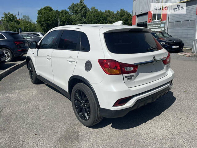 Белый Мицубиси Outlander Sport, объемом двигателя 2 л и пробегом 99 тыс. км за 12950 $, фото 4 на Automoto.ua