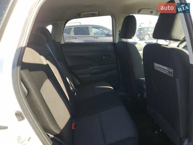 Білий Міцубісі Outlander Sport, об'ємом двигуна 2 л та пробігом 154 тис. км за 1500 $, фото 10 на Automoto.ua