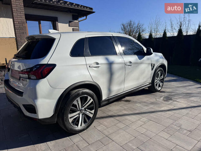 Белый Мицубиси Outlander Sport, объемом двигателя 2 л и пробегом 144 тыс. км за 16400 $, фото 5 на Automoto.ua