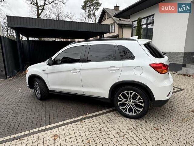 Білий Міцубісі Outlander Sport, об'ємом двигуна 2.4 л та пробігом 68 тис. км за 17000 $, фото 3 на Automoto.ua