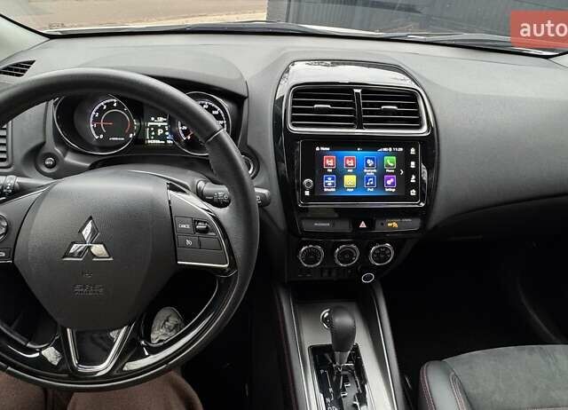 Білий Міцубісі Outlander Sport, об'ємом двигуна 2.4 л та пробігом 68 тис. км за 17000 $, фото 12 на Automoto.ua