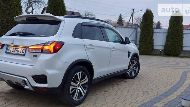 Білий Міцубісі Outlander Sport, об'ємом двигуна 2 л та пробігом 38 тис. км за 18300 $, фото 4 на Automoto.ua