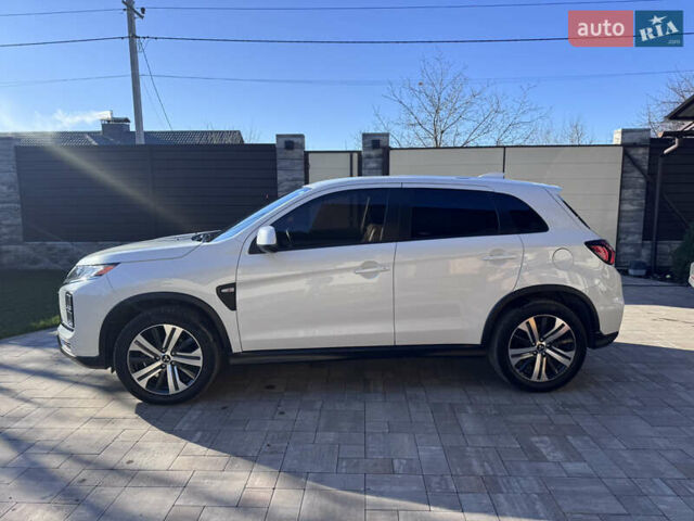 Белый Мицубиси Outlander Sport, объемом двигателя 2 л и пробегом 144 тыс. км за 16400 $, фото 8 на Automoto.ua