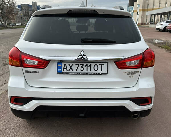 Белый Мицубиси Outlander Sport, объемом двигателя 2.36 л и пробегом 75 тыс. км за 15500 $, фото 6 на Automoto.ua