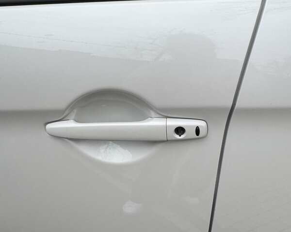 Білий Міцубісі Outlander Sport, об'ємом двигуна 2.4 л та пробігом 68 тис. км за 17000 $, фото 16 на Automoto.ua