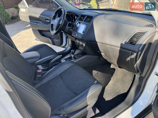 Белый Мицубиси Outlander Sport, объемом двигателя 2 л и пробегом 144 тыс. км за 16400 $, фото 21 на Automoto.ua