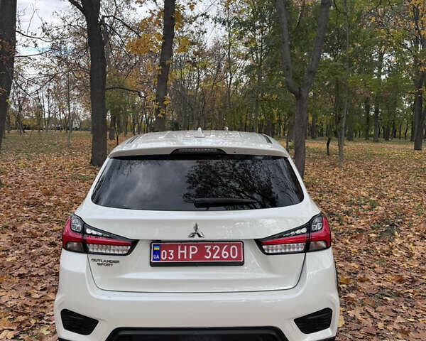 Міцубісі Outlander Sport 2019 у Кропивницькому (Кіровограді) на Automoto.ua Білий Міцубісі Outlander Sport, об'ємом двигуна 0 л та пробігом 89 тис. км за 15800 $, фото 6 на Automoto.ua