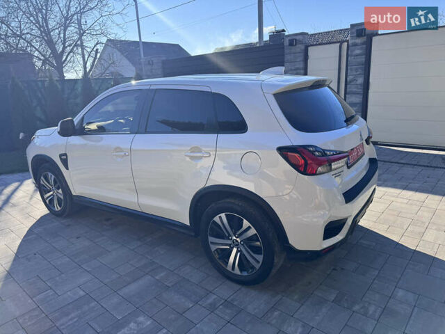 Белый Мицубиси Outlander Sport, объемом двигателя 2 л и пробегом 144 тыс. км за 16400 $, фото 7 на Automoto.ua