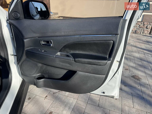 Белый Мицубиси Outlander Sport, объемом двигателя 2 л и пробегом 144 тыс. км за 16400 $, фото 20 на Automoto.ua