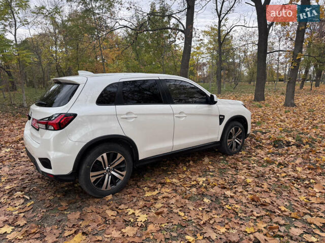 Міцубісі Outlander Sport 2019 у Кропивницькому (Кіровограді) на Automoto.ua Білий Міцубісі Outlander Sport, об'ємом двигуна 0 л та пробігом 89 тис. км за 15800 $, фото 5 на Automoto.ua