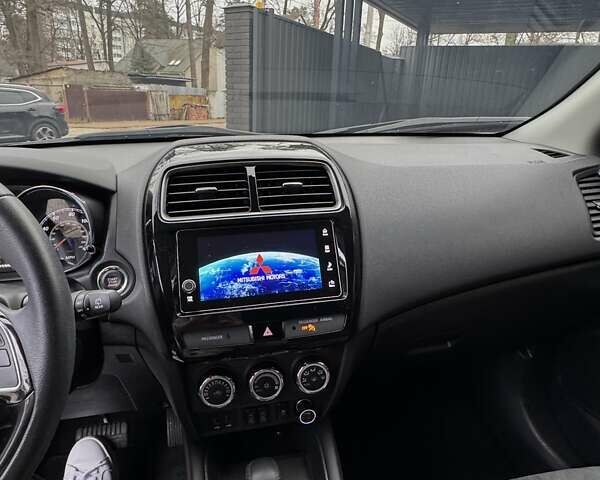 Білий Міцубісі Outlander Sport, об'ємом двигуна 2.4 л та пробігом 68 тис. км за 17000 $, фото 14 на Automoto.ua