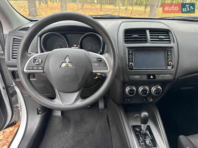 Міцубісі Outlander Sport 2019 у Кропивницькому (Кіровограді) на Automoto.ua Білий Міцубісі Outlander Sport, об'ємом двигуна 0 л та пробігом 89 тис. км за 15800 $, фото 23 на Automoto.ua
