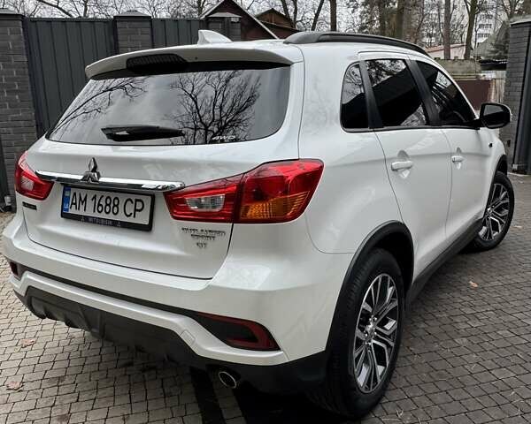 Білий Міцубісі Outlander Sport, об'ємом двигуна 2.4 л та пробігом 68 тис. км за 17000 $, фото 4 на Automoto.ua