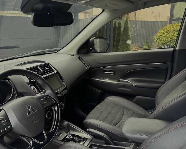 Білий Міцубісі Outlander Sport, об'ємом двигуна 2.4 л та пробігом 68 тис. км за 17000 $, фото 10 на Automoto.ua