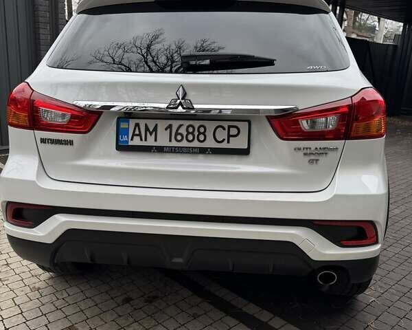 Білий Міцубісі Outlander Sport, об'ємом двигуна 2.4 л та пробігом 68 тис. км за 17000 $, фото 6 на Automoto.ua