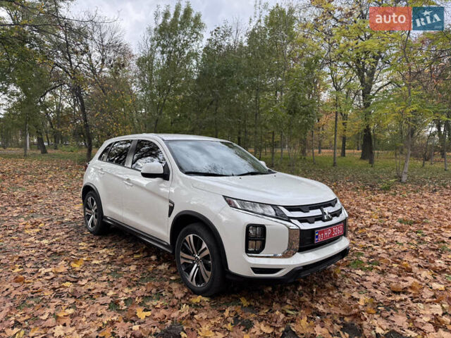 Міцубісі Outlander Sport 2019 у Кропивницькому (Кіровограді) на Automoto.ua Білий Міцубісі Outlander Sport, об'ємом двигуна 0 л та пробігом 89 тис. км за 15800 $, фото 3 на Automoto.ua
