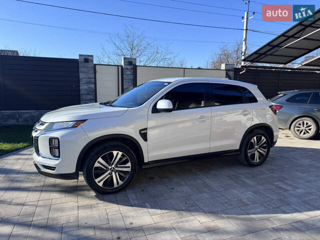 Белый Мицубиси Outlander Sport, объемом двигателя 2 л и пробегом 144 тыс. км за 16400 $, фото 9 на Automoto.ua